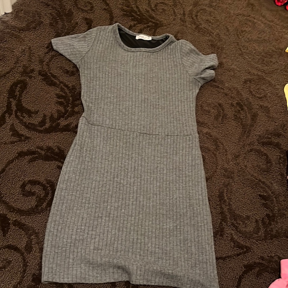 Pinc Premium: Gray short-sleeve ribbed dress